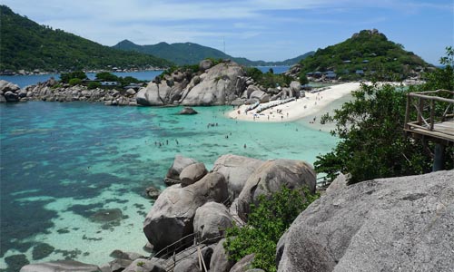 Nangyuan, Koh Tao, three islands connected by a thin strip of beach // (c) 2010 Victoria Peckham F